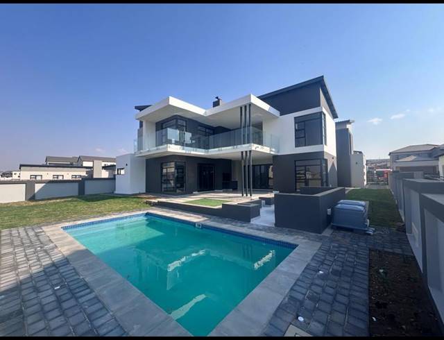 5 BEDROOM HOUSE FOR SALE IN SIX FOUNTAINS RESIDENTIAL ESTATE